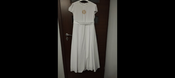 Elbląg Sprzedam sukienkę komunijną białą z bolerkiem(szerokość w pasie mierzona na leżąco 47 cm, długość sukienki