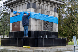 Ukraińskie barwy na Pomniku Wdzięczności